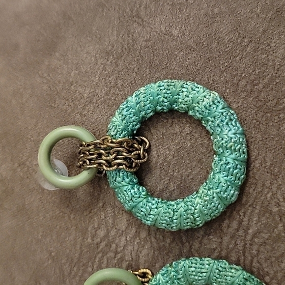 VTG 1970s Jumbo Green Gimp Ribbon Chain Circle Earrings - Picture 3 of 6